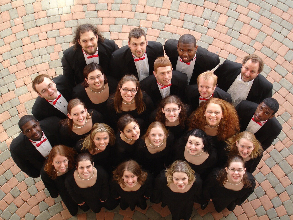 Hai nhà vật lý học người Australia Pires Barnes và Nic Svensonthuộc Tổ chức nghiên cứu CSIRO đã giành giải Ig Nobel Toán học năm 2007 với nghiên cứu về việc cần phải chụp ảnh tối thiểu là bao nhiêu lần đối với một nhóm người sao cho không một tấm ảnh nào có người nhắm mắt. Ảnh: digital-photography-school.com.