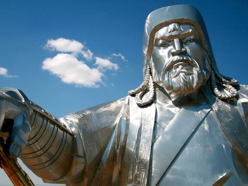 Bức tượng được xây dựng quay mặt về hướng đông - nơi sinh của Thành Cát Tư Hãn. Ảnh: mongoliatravel