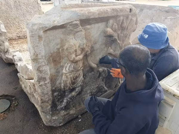 Trước khi phát hiện cỗ quan tài này, các chuyên gia thường tìm thấy các bức tranh khảm mô tả hình ảnh Dionysus và các tín đồ của vị thần này. Ảnh: Israel Antiquities Authority.