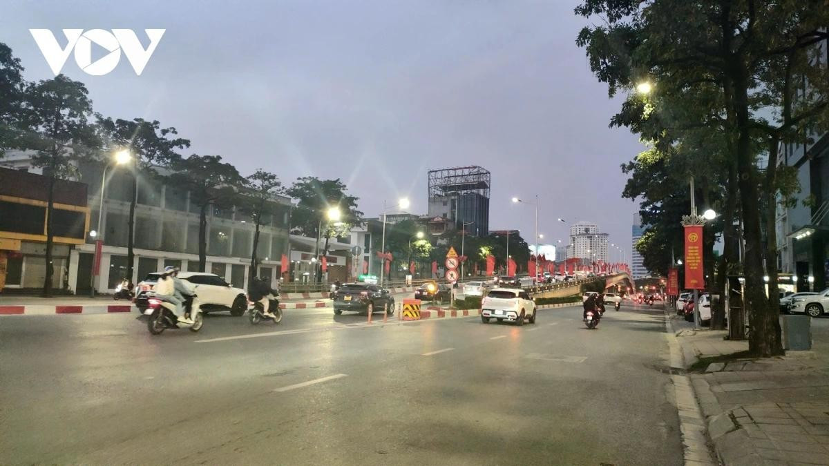 Trái ngược với giờ cao điểm hàng ngày, vào lúc 18h, đường Trần Duy Hưng đến Nguyễn Chí Thanh không quá khó khăn.