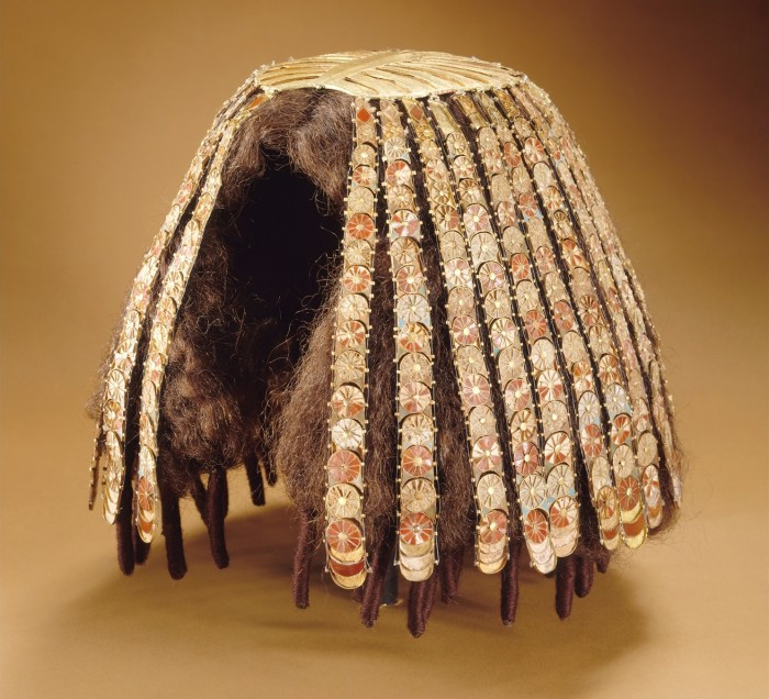 Bộ tóc giả của người Ai Cập gồm nhiều bím tóc kết lại với sáp ong, khiến nó khá cứng. Ảnh: Wikimedia