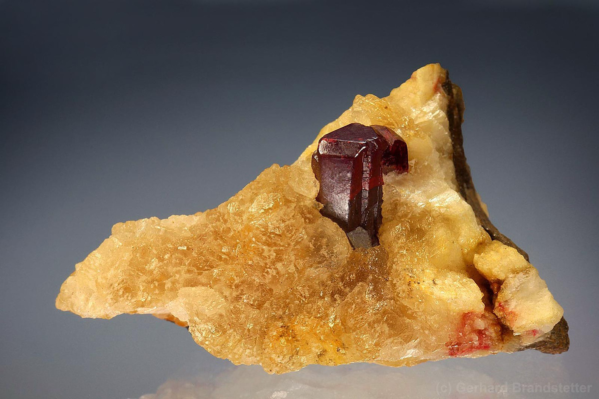 Người Scythia là một nhóm người du mục đa dạng nhưng có mối liên hệ văn hóa chặt chẽ, sinh sống trên thảo nguyên Á - Âu trải dài từ Ukraine đến Trung Quốc từ khoảng năm 800 trước Công nguyên đến năm 300 sau Công nguyên. Ngôi mộ chứa 2 bộ hài cốt phụ nữ Scythia và có dấu vết của chu sa có niên đại từ thế kỷ 1 - 2. Đây là giai đoạn cuối của nền văn hóa Scythia trước khi suy tàn. Ảnh: Gerhard Brandstetter.