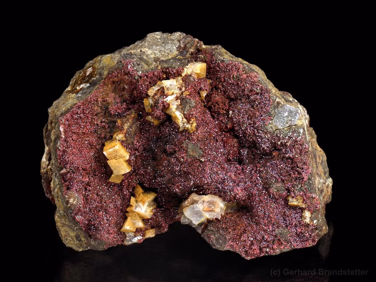 Dấu vết của chu sa được tìm thấy trong một ngôi mộ duy nhất chứa hài cốt của 2 phụ nữ tại Chervony Mayak - khu nghĩa địa của người Scythia ở phía Nam Ukraine, bên cạnh sông Dnieper. Ảnh: Gerhard Brandstetter.