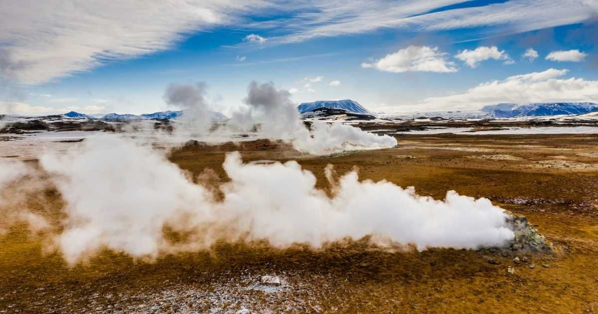 Phó giáo sư Pilia cho biết nhiều luồng manti gây ra các vụ phun trào núi lửa ở giữa các mảng đại dương, bao gồm cả ở Hawaii. Tuy nhiên, các luồng manti hiếm khi gây ra các vụ phun trào trong các mảng lục địa. Chúng không thể dâng lên hoặc trải qua quá trình tan chảy giảm áp vì các mảng lục địa có lớp vỏ dày hơn và lớp manti trên cùng hơn so với các mảng đại dương. Ảnh: Getty Images | Anton Petrus.
