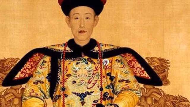 Nguyên nhân chính xuất phát từ việc những người thợ xây công trình phát hiện nền móng bắt đầu không còn vững chắc khi thi công đến tầng tám. Khi ấy, hoàng đế Càn Long lập tức đã ra lệnh điều tra để xác định nguyên nhân. Theo đó, những người thợ phát hiện một ngôi mộ thời nhà Minh ngay dưới nền móng công trình.