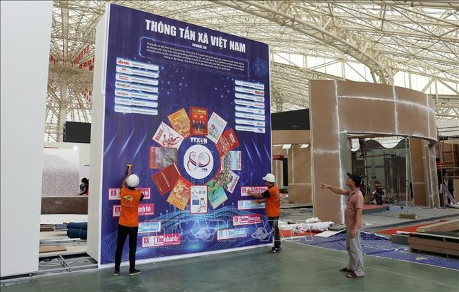 Gian trưng bày của Thông tấn xã Việt Nam được thi công khẩn trương, phục vụ cho lễ khai mạc Triển lãm thành tựu đất nước nhân dịp kỷ niệm 80 năm Quốc khánh. Ảnh: Quốc Khánh/TTXVN
