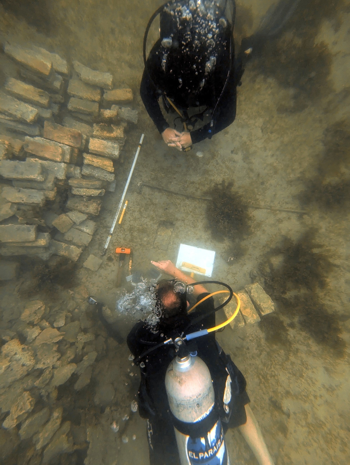 Theo Bảo tàng Quốc gia Đan Mạch, các ghi chép lịch sử có đề cập đến 2 tàu Fridericus Quartus và Christianus Quintus đều bị chìm vào năm 1710. Khi tàu Fridericus Quartus chuẩn bị rời Ghana, những người nô lệ đã nổi loạn nhưng cuối cùng thất. Thành viên thủy thủ đoàn đã xử tử người cầm đầu cuộc nổi loạn. Ảnh: Nationalmuseet/Facebook.