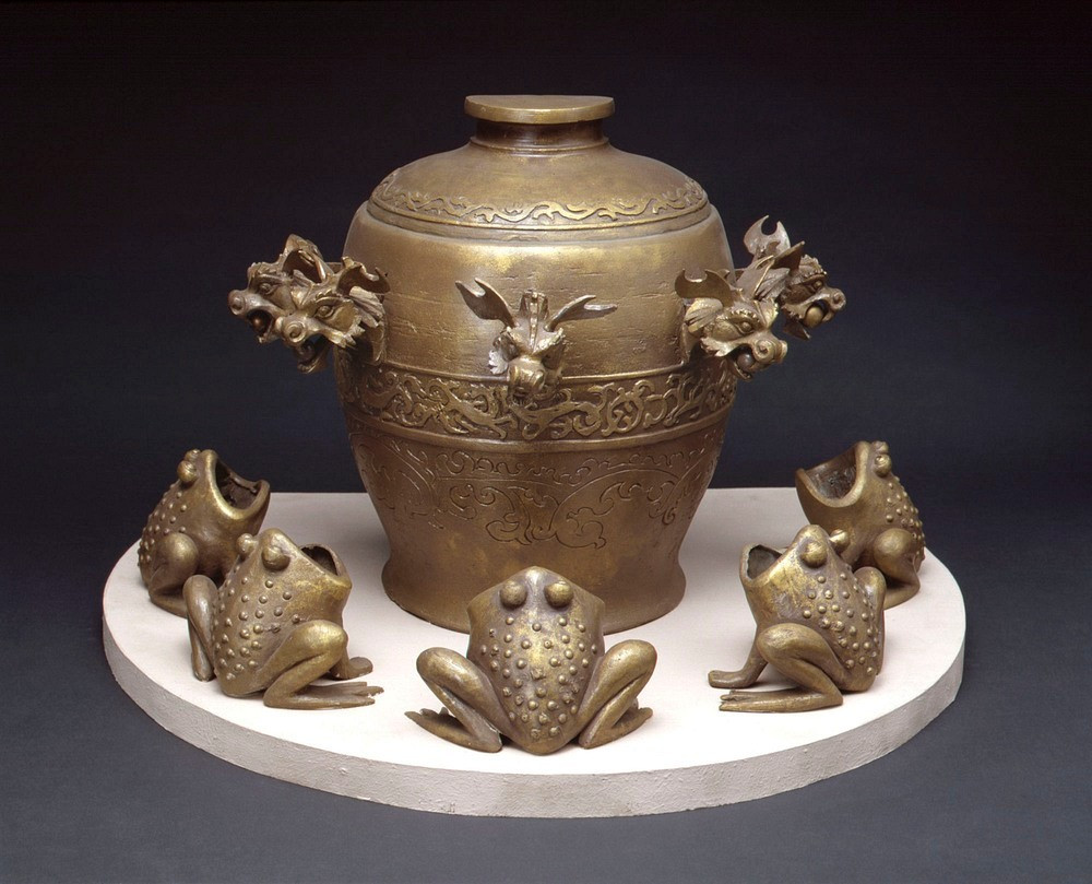 Bên trong "Hậu Phong Địa Động Dịch" có một cơ cấu giống như con lắc hoặc quả cầu kim loại có trọng lượng được kết nối với một trụ hoặc thanh trung tâm. Ảnh: Science & Society Picture Library via Endgadget.