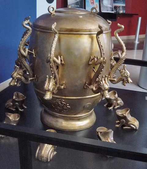 Do đó, triều đình coi trọng việc phát hiện sớm động đất để từ đó có giải pháp ứng phó thảm họa thiên nhiên cũng như bảo đảm quyền uy của hoàng đế. Ảnh: wikimedia commons.