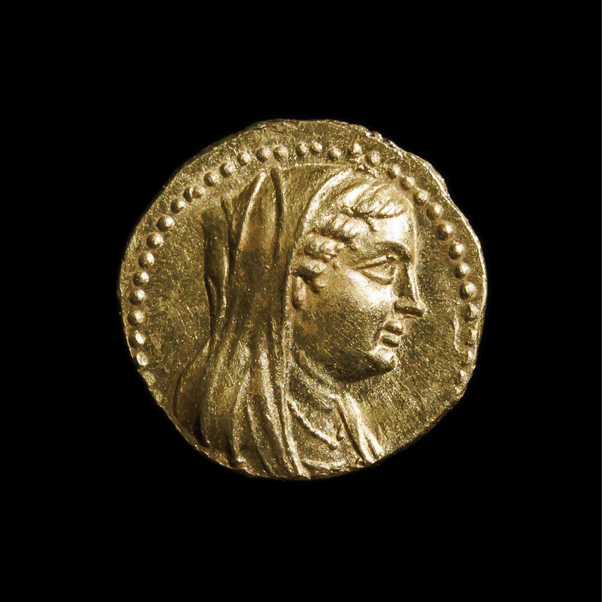 View - Phát hiện đồng tiền vàng 2.200 tuổi có hình nữ hoàng Ai Cập cổ đại | Báo Tri thức và Cuộc sống - TIN TỨC PHỔ BIẾN KIẾN THỨC 24H