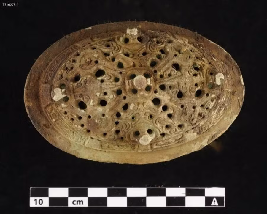 Những hiện vật được tìm thấy cho thấy chủ nhân ngôi mộ có địa vị cao trong xã hội hoặc xuất thân trong gia đình giàu có. Ảnh: Ida Fløystad Brevig/The Arctic University Museum of Norway.