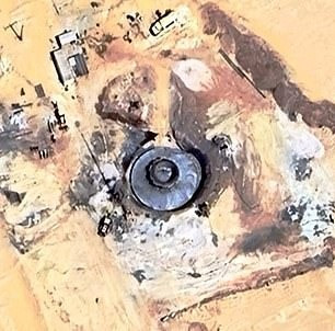 Dựa vào tốc độ tích tụ trầm tích của sa mạc Sahara là khoảng 0,5 mm mỗi năm, ông Waring ước tính vật thể này đã nằm đó khoảng 21.000 năm. Ảnh: Getty Images.