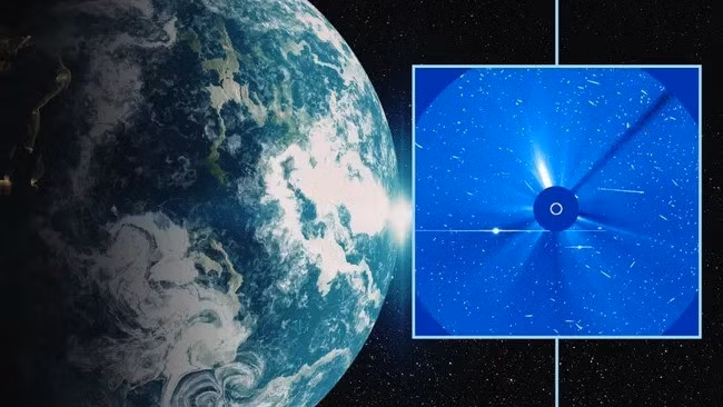 "Một cơn bão mặt trời cấp S4 đang trong quá trình hình thành. Đây là cơn bão bức xạ mặt trời lớn nhất trong 20 năm qua", SWPC thông tin. Ảnh: Inset: ESA/SOHO, image created in Canva Pro.