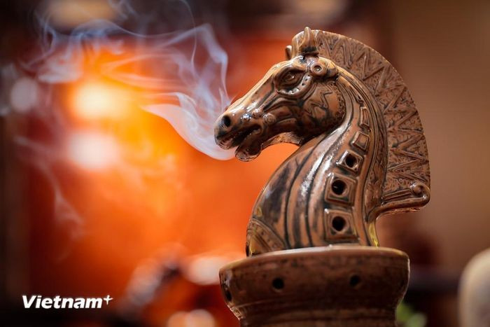 Mỗi sản phẩm có giá từ 3-5 triệu đồng. (Ảnh: Hoài Nam/Vietnam+)