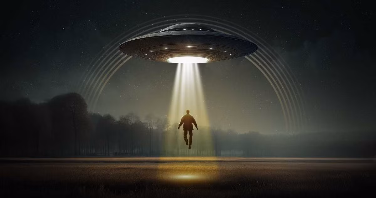 Sau cùng, người ngoài hành tinh xóa ký ức khiến gia đình của ông Thomas và những người khác không nhớ gì về mọi điều xảy ra trong khoảng thời gian bị bắt cóc. Ảnh: universemagazine.com.