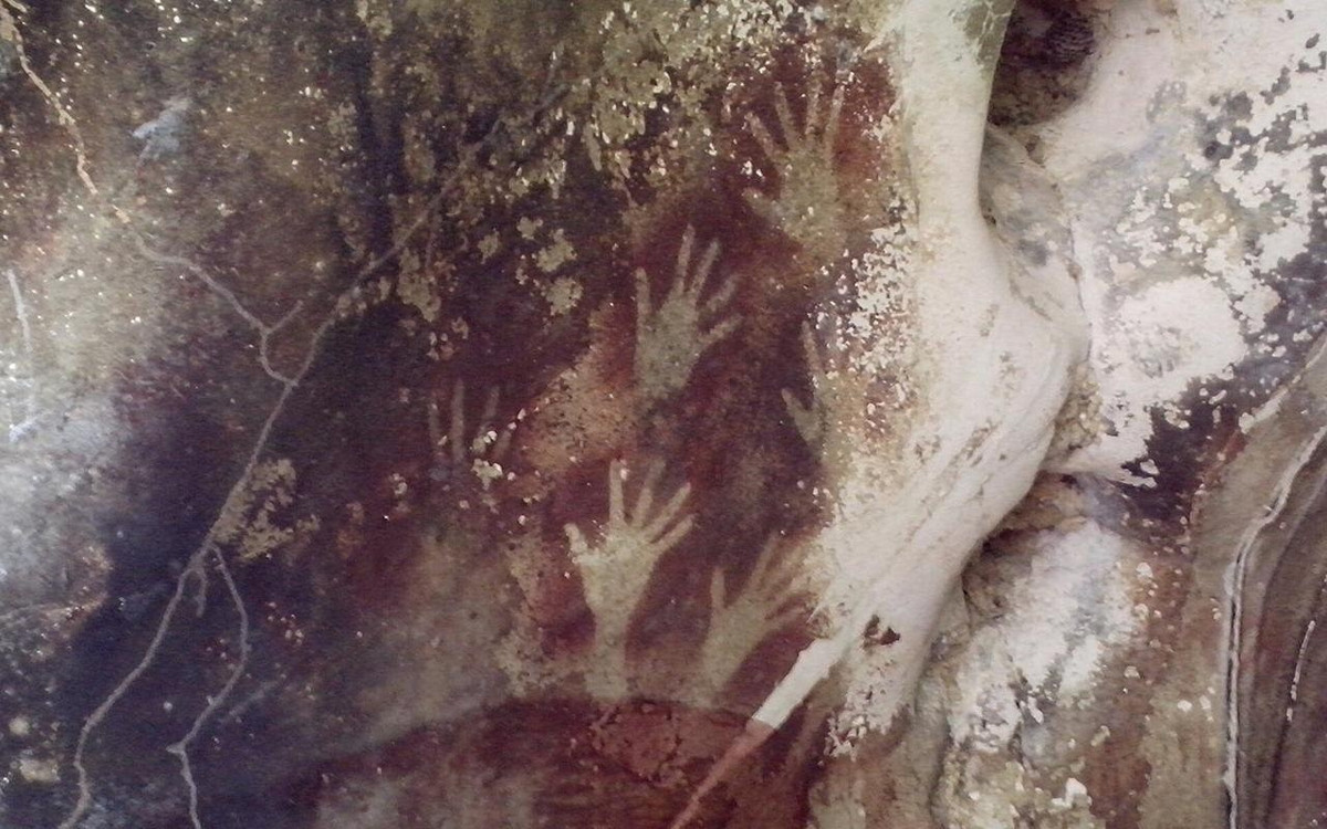 Điều này cho thấy niên đại của những bức tranh hang động ở Sulawesi ít nhất cũng lâu đời hơn 15.000 năm so với những tác phẩm nghệ thuật mà chúng ta đã xác định trước đây trong khu vực này và lâu đời hơn 30.000 năm so với những bức tranh hang động được tìm thấy ở Pháp. Ảnh: Cahyo / CC BY-SA 3.0.