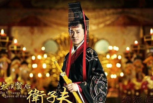 Sau khi may mắn nắm được Ngọc tỷ truyền quốc - bảo vật tượng trưng cho chính thống thiên tử nhà Hán vốn đã thất lạc sau loạn Đổng Trác rồi rơi vào tay gia tộc Tôn Kiên, Viên Thuật đã nảy sinh tham vọng lớn là xưng bá thiên hạ.