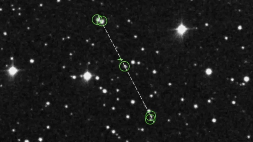 Để đi đến kết luận này, nhóm nghiên cứu tiến hành phân tích các bản số hóa của những tấm kính thiên văn, loại vật liệu được dùng để ghi lại hình ảnh bầu trời đêm, trong cuộc khảo sát bầu trời đêm từ năm 1949 - 1957. Ảnh: Beatriz Villarroel et al 2025/CC BY 4.0 (DOI 10.1088/1538-3873/ae0afe).