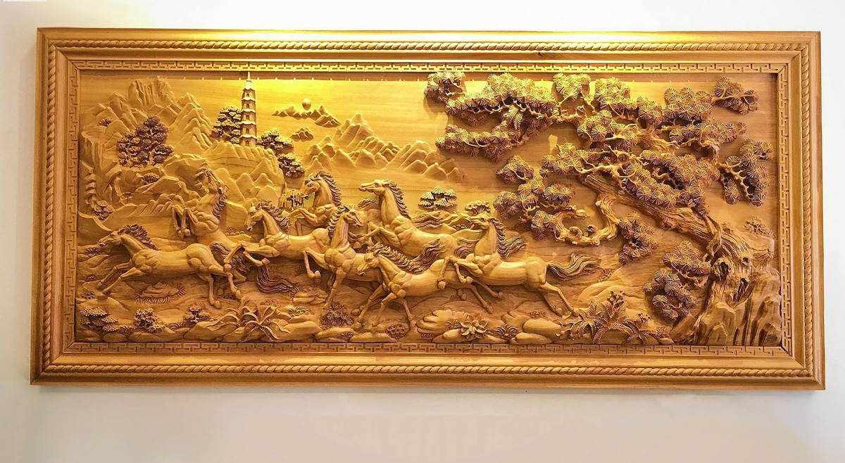 Thêm nữa, từ xa xưa, mọi người thường chúc những người buôn bán hay những người đi làm ăn xa rằng "mã đáo thành công". Đây là một câu chúc tốt lành được những người làm ăn kinh doanh yêu thích. Ảnh: goldengift.vn.