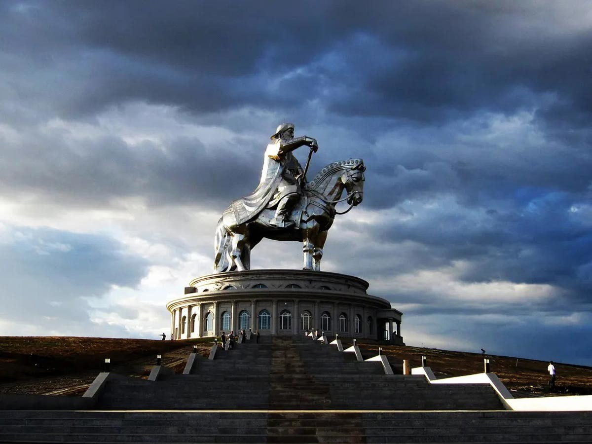 Theo nhóm nghiên cứu, nhánh huyết thống cụ thể mà các nhà nghiên cứu tìm thấy trong các bộ hài cốt ở lăng mộ ở vùng Ulytau thực sự hiếm hơn nhiều so với nhánh được phát hiện vào năm 2003. Điều này có nghĩa là số lượng nam giới trên thế giới ngày nay có quan hệ huyết thống với Thành Cát Tư Hãn ít hơn nhiều so với giả định trước đây. Ảnh: Smithsonian Magazine.