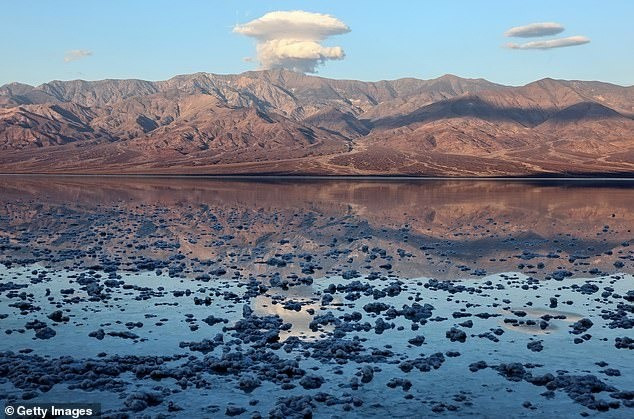 Riêng tháng 11, lượng mưa tại Thung lũng Chết đạt 44,7mm, vượt qua kỷ lục cũ tồn tại suốt hơn 1 thế kỷ, được thiết lập từ năm 1923. Ảnh: Getty Images.