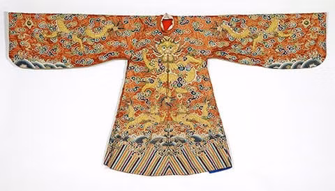 Long bào của hoàng thái tử - mặt trước.