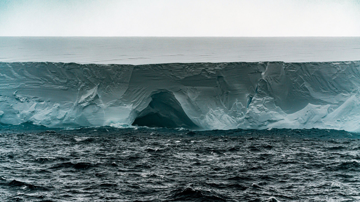 Các chuyên gia cho hay tảng băng A23a đang trên bờ vực tan rã hoàn toàn sau hành trình đặc biệt dài và trải qua nhiều biến cố. Nó cũng có kết cục tương tự như những tảng băng trôi khác sau khi tách khỏi châu Nam Cực. Ảnh: user.eumetsat.int.