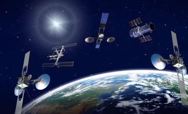 Nhằm đảm bảo vệ tinh Starlink không va chạm với rác vũ trụ, SpaceX yêu cầu chúng phải điều chỉnh quỹ đạo bất cứ khi nào xác suất va chạm là 3/10.000.000. Đây là tiêu chuẩn mới mà SpaceX đệ trình lên FCC vào tháng 7/2025 trong khi tiêu chuẩn trước đó là 1/1.000.000. Ảnh: space.com.