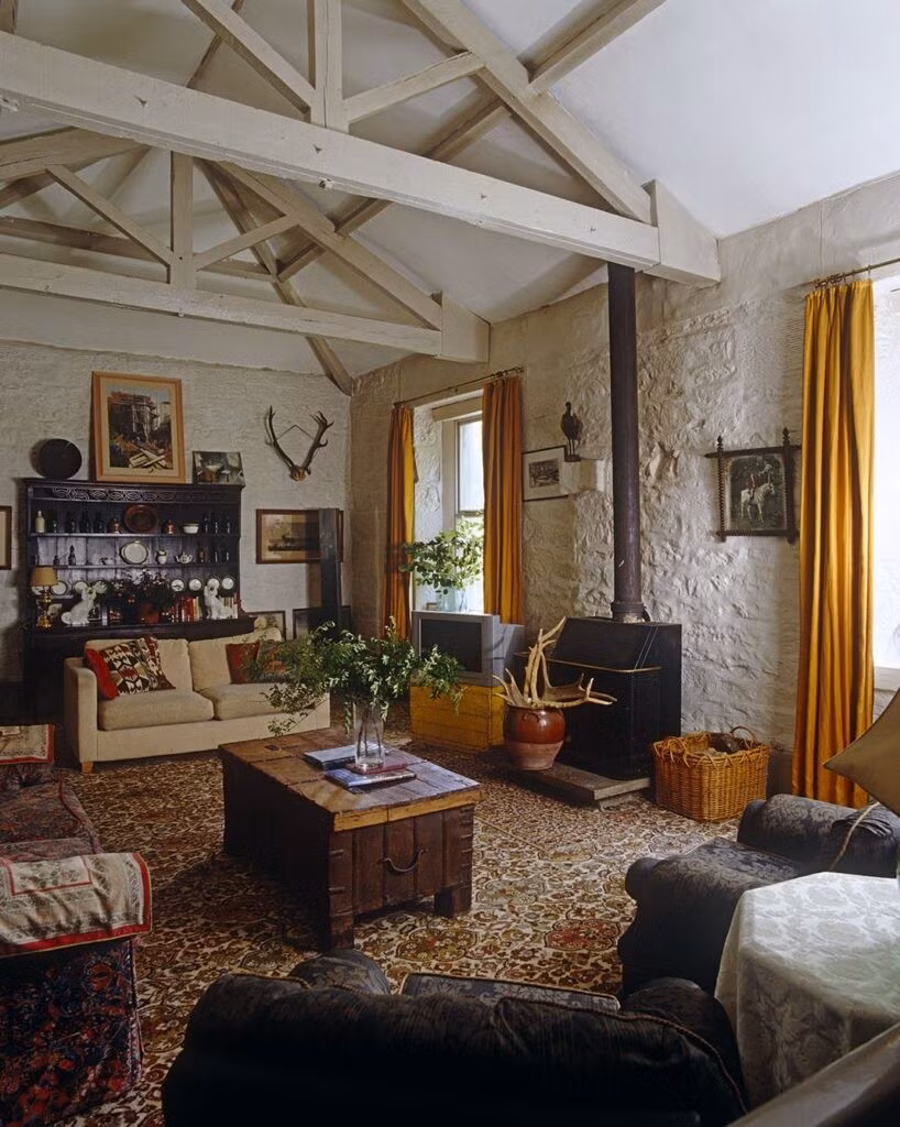 Một số người kể rằng đã nghe thấy những âm thanh kỳ lạ, tiếng bước chân khi ở trong lâu đài Chillingham nhưng không tìm ra nguồn phát. Ảnh: hostunusual.