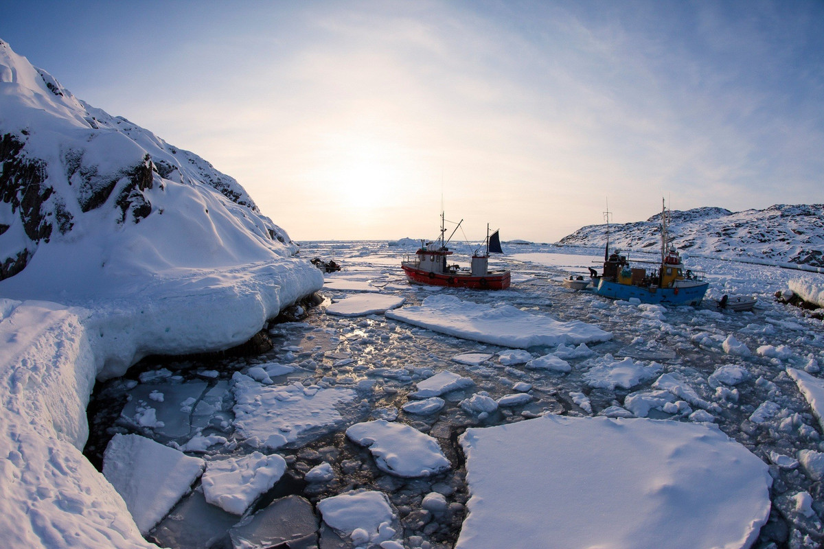 Hjelmer Hammeken, người được mệnh danh là thợ săn gấu Bắc Cực vĩ đại nhất Greenland, cho biết đã săn được hơn 300 cá thể gấu Bắc Cực trong suốt cuộc đời. Ông thường đi săn một mình cùng đàn chó trong nhiều tuần liên tục. Ảnh: Tiina Itkonen, Justin Lewis.