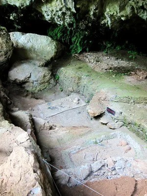 Nguyên nhân tử vong của Romito 1 và Romito 2 hiện vẫn chưa thể xác định. Thi hài của họ không có dấu hiệu chấn thương. Chế độ ăn uống và tình trạng dinh dưỡng của Romito 2 tương tự như những người khác được chôn cất trong hang Romito. Điều này cho thấy Romito 2 đã được cộng đồng chăm sóc, giúp đỡ trong sinh hoạt hàng ngày. Ảnh: Velvet.