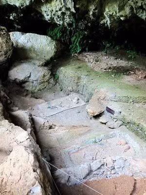 Nguyên nhân tử vong của Romito 1 và Romito 2 hiện vẫn chưa thể xác định. Thi hài của họ không có dấu hiệu chấn thương. Chế độ ăn uống và tình trạng dinh dưỡng của Romito 2 tương tự như những người khác được chôn cất trong hang Romito. Điều này cho thấy Romito 2 đã được cộng đồng chăm sóc, giúp đỡ trong sinh hoạt hàng ngày. Ảnh: Velvet.