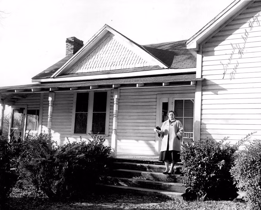 Vào năm 1972, bà Ann qua đời, hưởng thọ 52 tuổi. Nguyên nhân tử vong vì suy thận. Cho đến nay, bà là người đầu tiên được ghi nhận bị thiên thạch rơi trúng và cũng là người duy nhất sống sót để kể lại sự việc. Ảnh: Courtesy of UA.