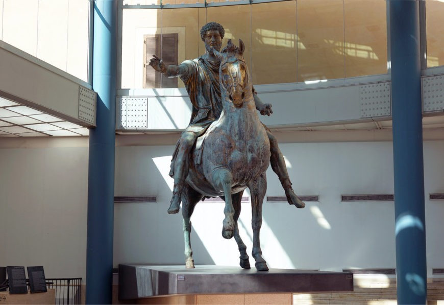 Vị trí của bức tượng tạc hoàng đế Marcus Aurelius lần đầu tiên được ghi nhận vào thế kỷ thứ 10 khi các tài liệu lịch sử đề cập đến nó trong Cung điện Lateran. Ban đầu, đó là một công trình kiến ​​trúc La Mã nhưng sau đó được sử dụng làm nơi ở chính của các Giáo hoàng trong khoảng 1.000 năm. Ảnh: Steven Zucker, CC BY-NC-SA 2.0.