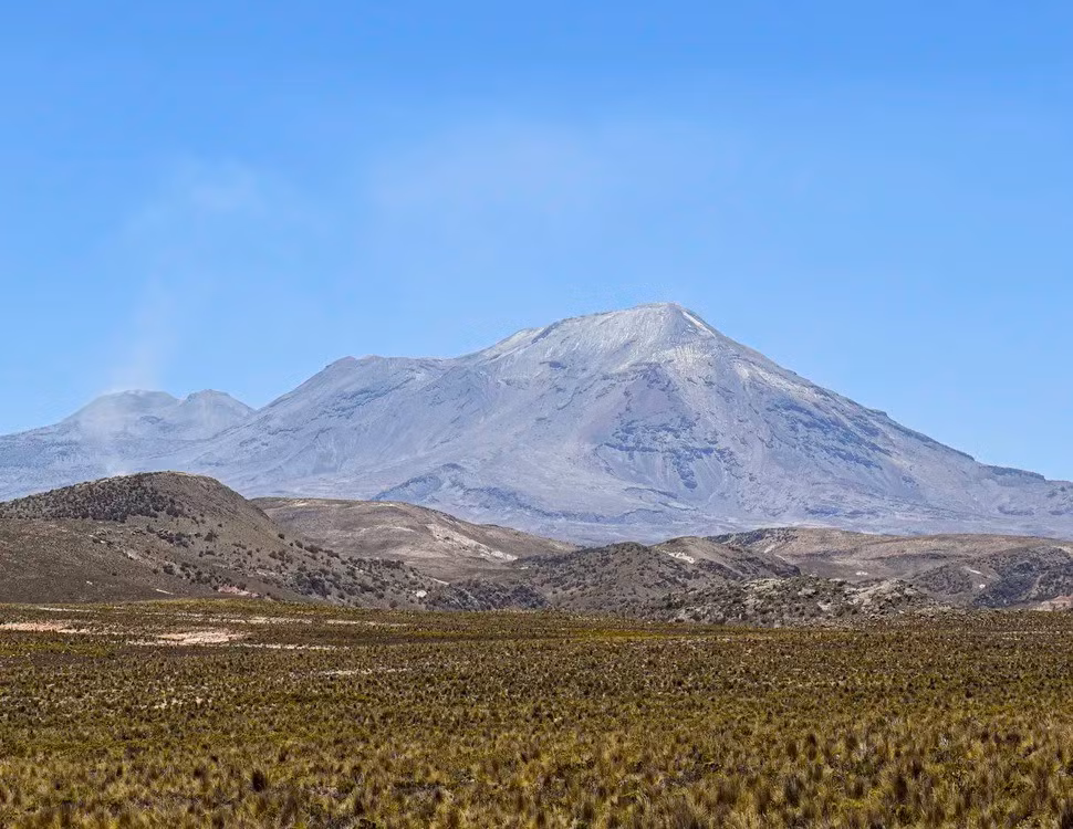 Cụ thể, các nhà nghiên cứu đã kiểm tra xác ướp của 4 đứa trẻ người Inca bị hiến tế vào khoảng 500 năm trước và bị bỏ lại trên các đỉnh núi hẻo lánh ở dãy Andes như "sứ giả của các vị thần". Nhóm nghiên cứu đã chụp CT các xác ướp và phân tích những hình ảnh mới cho thấy ít nhất một trong số những đứa trẻ Inca trên đã bị giết ở nơi khác và sau đó được di dời đến một đỉnh núi. Ảnh: D. Socha.
