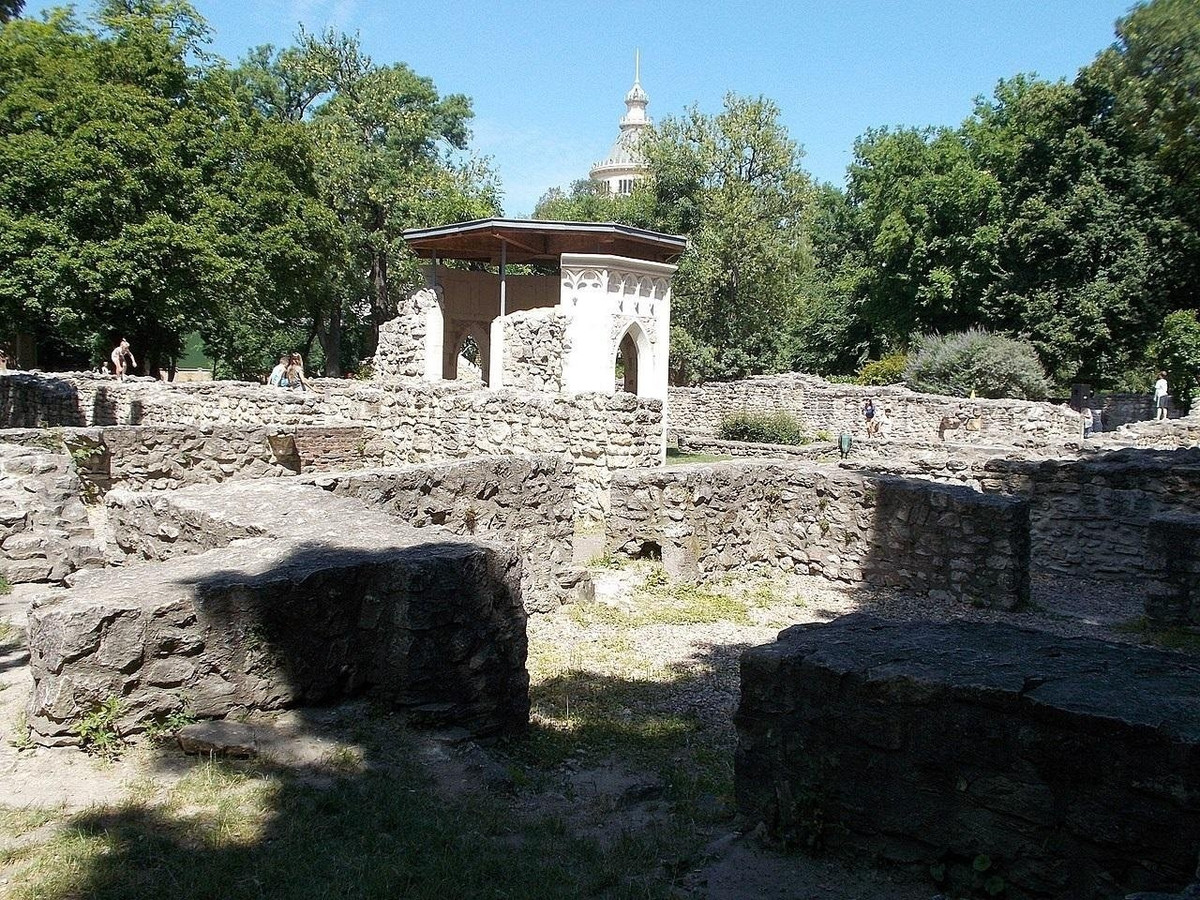 "Chúng tôi đã tái hiện thứ tự các cú tấn công bằng cách sắp xếp chúng chồng lên nhau và cách cơ thể phản ứng, sau đó xác định những bộ phận nào của cơ thể sẽ bị lộ ra và chịu những cú đánh tiếp theo", đồng tác giả nghiên cứu Martin Trautmann, nhà khảo cổ học về xương tại Đại học Helsinki, chia sẻ. Ảnh: Globetrotter19 / CC BY-SA 3.0.