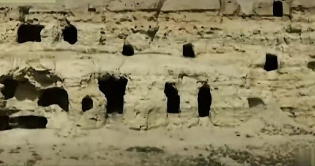 Những căn hầm chuẩn bị cho chiến sự.