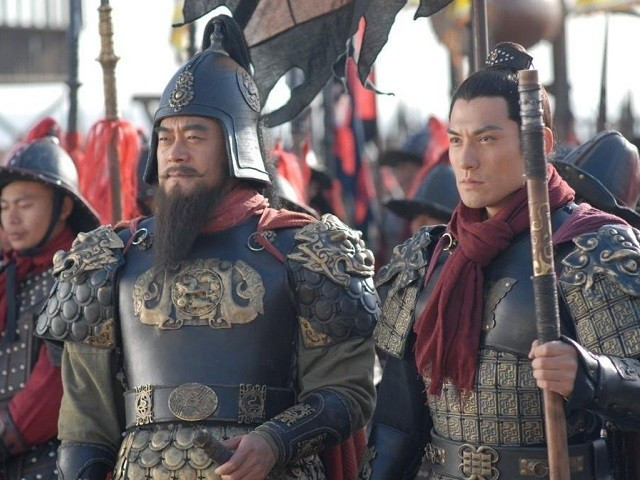 Lư Tuấn Nghĩa (trái) giữ chức Tổng binh đô đầu lĩnh của nghĩa quân Lương Sơn. Ảnh: Sohu