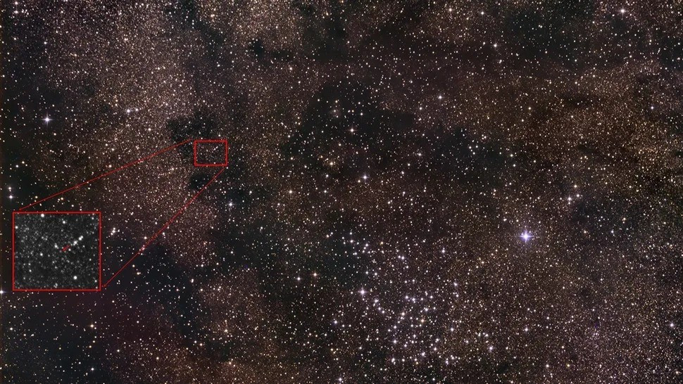 Khi đi qua điểm cận nhật, hoạt động của nước trong sao chổi đã tăng vọt, lượng khí thải CO cũng tăng mạnh. Ảnh: Chris Schur.