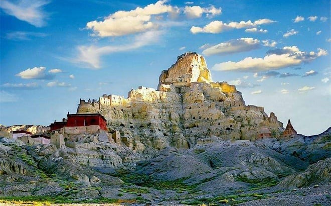 Đoàn thám hiểm liều lĩnh đi vào ngọn núi thiêng ở Tây Tạng. Ảnh: Explore Tibet