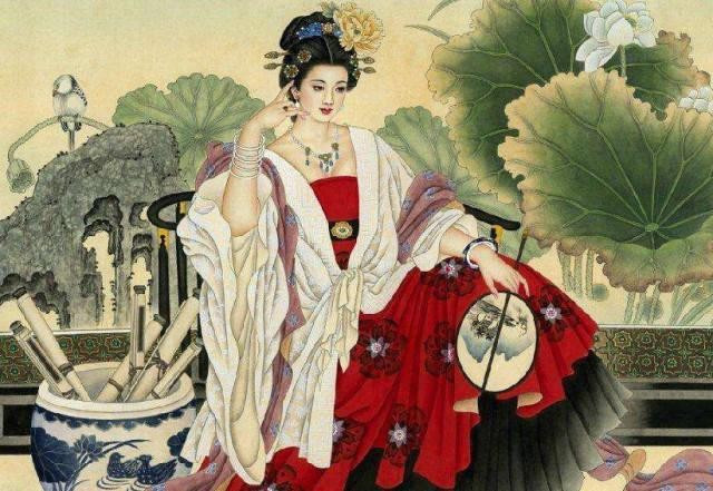 Vào thời nhà Đường, vẻ đẹp lý tưởng của người phụ nữ được đề cao bởi sự đầy đặn, tròn trịa. Theo sử sách, Dương Quý Phi cao khoảng 1m64, nặng khoảng 68kg, gương mặt rạng rỡ và thần thái yêu kiều. Mặc dù vóc dáng mũm mĩm, bà lại hoàn toàn phù hợp với tiêu chuẩn sắc đẹp thời bấy giờ và được xem là biểu tượng của sự hấp dẫn.