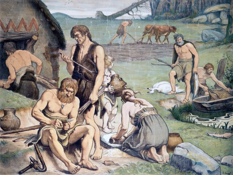 Những chiếc mũ đội đầu làm từ sọ hươu tương tự đã được tìm thấy tại các địa điểm khảo cổ thời kỳ đồ đá giữa có niên đại lên đến 11.000 năm tuổi, bao gồm hơn 30 chiếc được khai quật tại địa điểm Star Carr ở phía bắc nước Anh. Ảnh: The Sun.