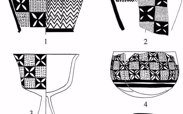 Theo các chuyên gia, việc trang trí hoa văn thực vật trên đồ gốm Halaf phản ánh kiến thức sâu sắc về đối xứng, cũng như khả năng chia hình tròn thành các đơn vị cân xứng như 4, 8, 16 hay 32 phần - những con số không hề mang tính ngẫu nhiên. Ảnh: Yosef Garfinkel.