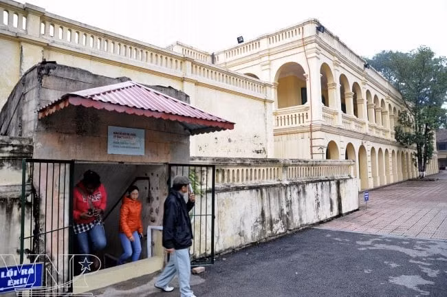 Cục Tác chiến - Bộ não tác chiến thời chiến tranh phá hoại: Hầm chỉ huy tác chiến nằm bên dưới tòa nhà Cục Tác chiến trong khuôn viên Hoàng thành Thăng Long.