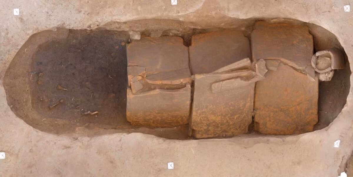 Nhà địa lý Strabo đã đề cập rằng Olbia là thành phố của người Massiliotes - cư dân của vùng Massilia gần đó (ngày nay là Marseille). Khi Marseille bị Julius Caesar chiếm vào năm 49 trước Công nguyên, Olbia trở thành một thành phố của đế chế La Mã. Thành phố Olbia tập trung vào thương mại và tắm nước nóng. Ảnh: C. Gourlet, SDAV.