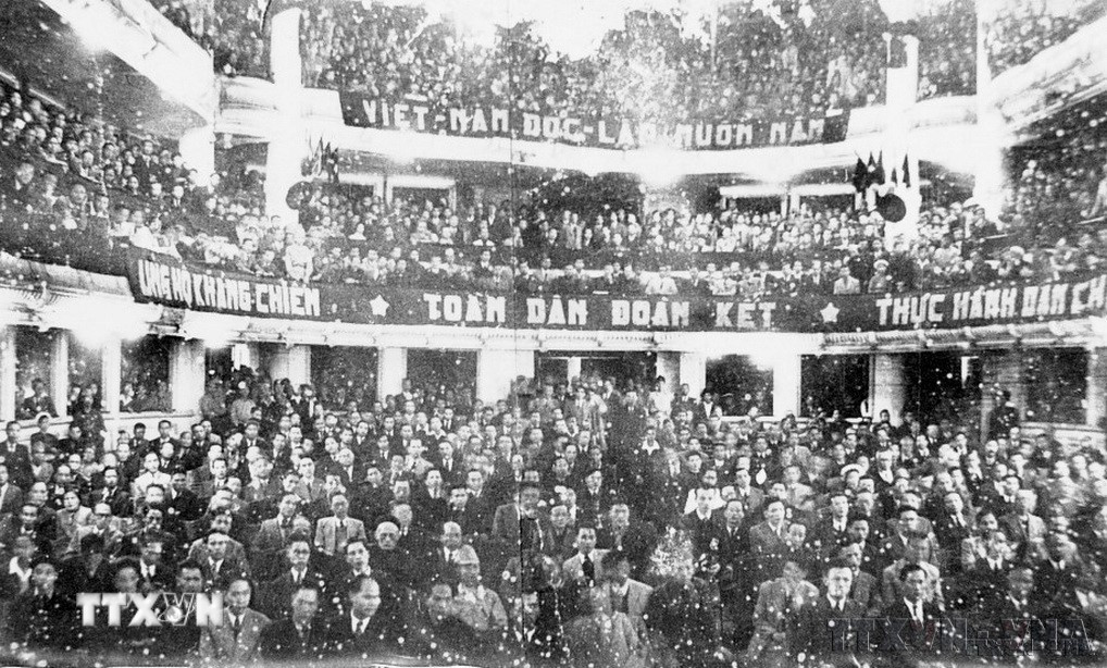 Ngày 6/1/1946, cuộc Tổng tuyển cử đầu tiên bầu Quốc hội Việt Nam diễn ra thành công trên phạm vi cả nước, đánh dấu mốc son quan trọng trong tiến trình xây dựng thể chế dân chủ và khẳng định quyền làm chủ của nhân dân Việt Nam. Trong ảnh: khai mạc Kỳ họp thứ nhất, Quốc hội khóa I, ngày 2/3/1946. (Nguồn: Tư liệu TTXVN)