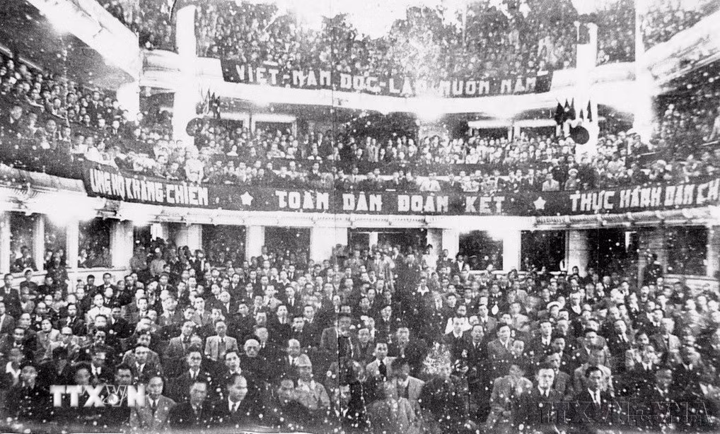 Ngày 6/1/1946, cuộc Tổng tuyển cử đầu tiên bầu Quốc hội Việt Nam diễn ra thành công trên phạm vi cả nước, đánh dấu mốc son quan trọng trong tiến trình xây dựng thể chế dân chủ và khẳng định quyền làm chủ của nhân dân Việt Nam. Trong ảnh: khai mạc Kỳ họp thứ nhất, Quốc hội khóa I, ngày 2/3/1946. (Nguồn: Tư liệu TTXVN)