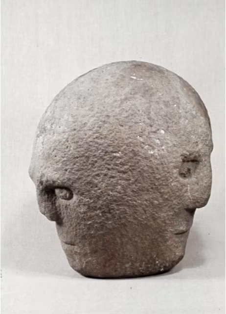 Thậm chí, một số nhà khảo cổ cho rằng, đầu Corleck có thể được người Ireland thời Trung cổ tin rằng tác phẩm điêu khắc này bị nguyền rủa nên đã chôn nó vào khoảng thế kỷ 10 - 13. Ảnh: National Museum of Ireland/X.