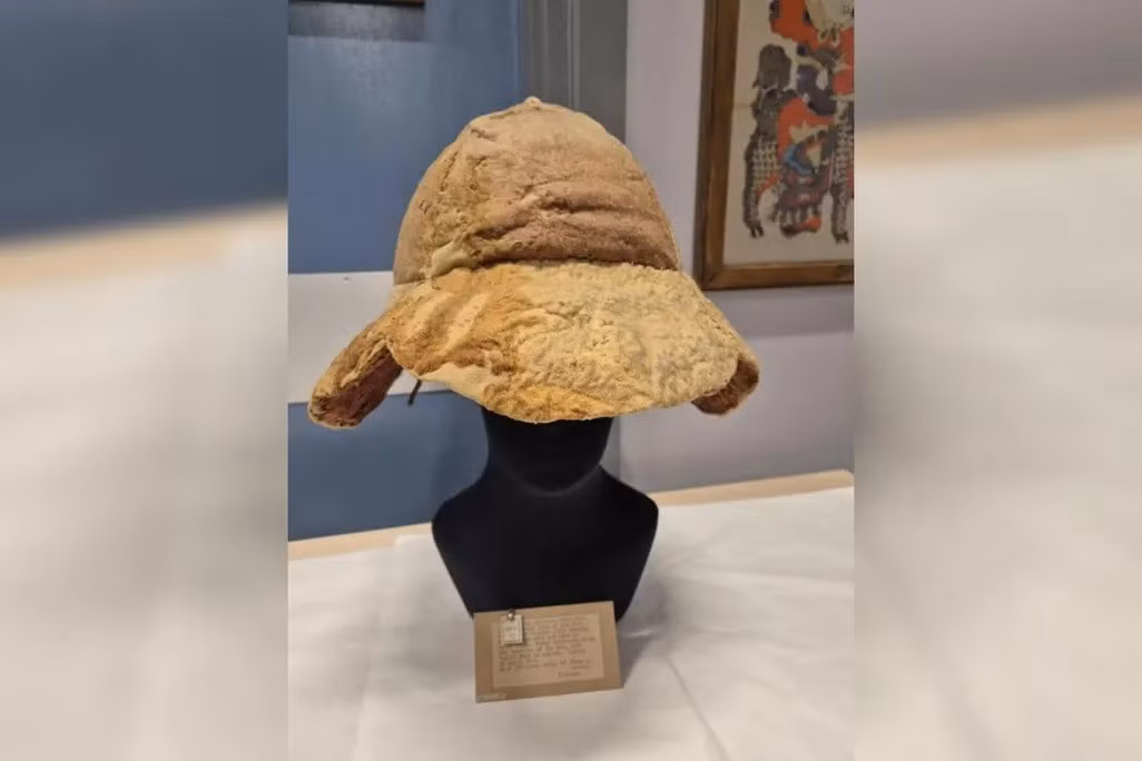 Qua đó, chiếc mũ siêu hiếm này cung cấp thông tin quan trọng về cuộc sống quân ngũ ở binh sĩ La Mã khi chiếm đóng Ai Cập. Ảnh: Bolton Library and Museum Services.