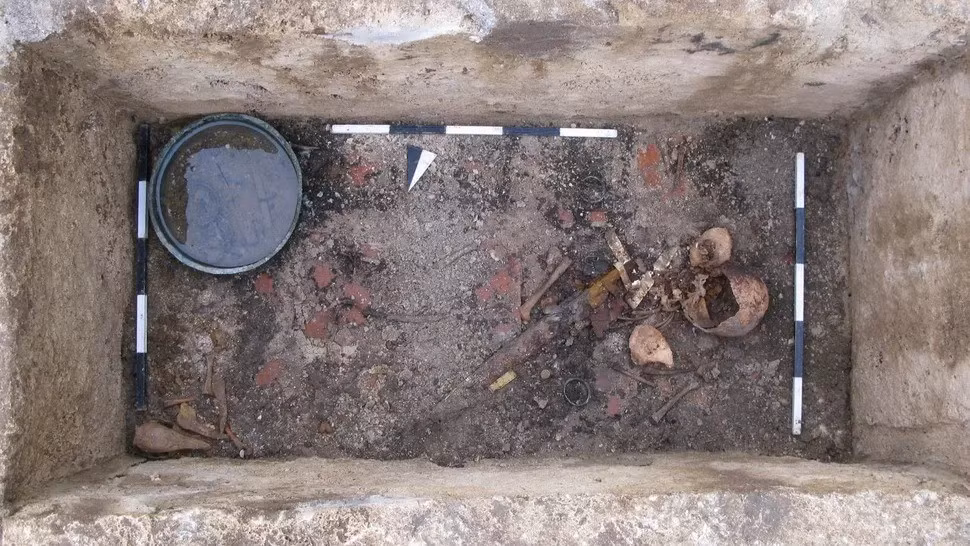 Đứa trẻ được gọi là "hoàng tử băng giá" xuất phát từ việc các nhà khảo cổ đã đóng băng nhanh phòng chôn cất để khai quật toàn bộ bên trong thành một khối duy nhất. Ảnh: BLFD.